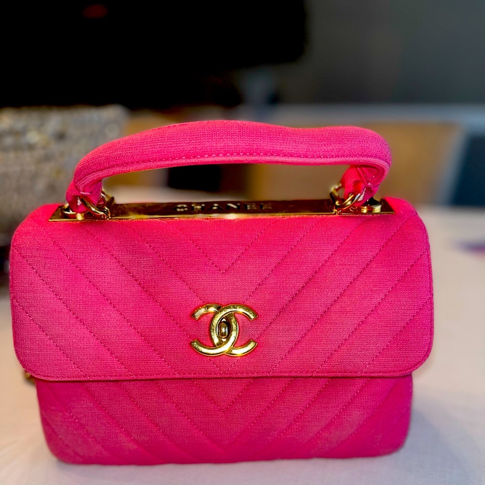 Super Cute Authentic Chanel medium Chanel bag.